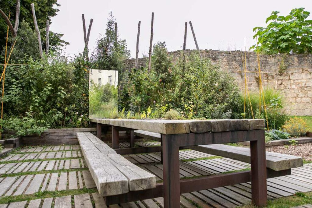 Grande table en bois